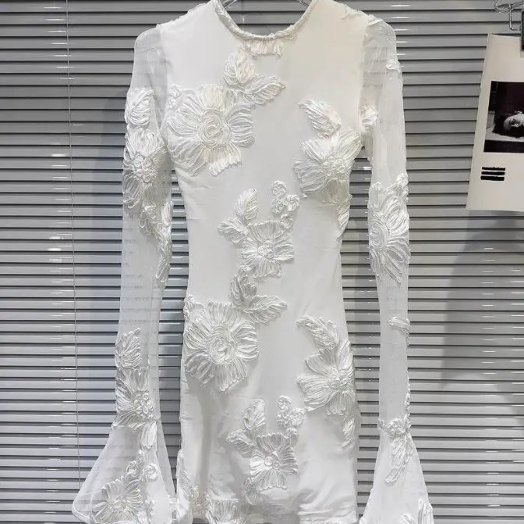 Vestido Curto Sofist Flowers 3D Bordadas