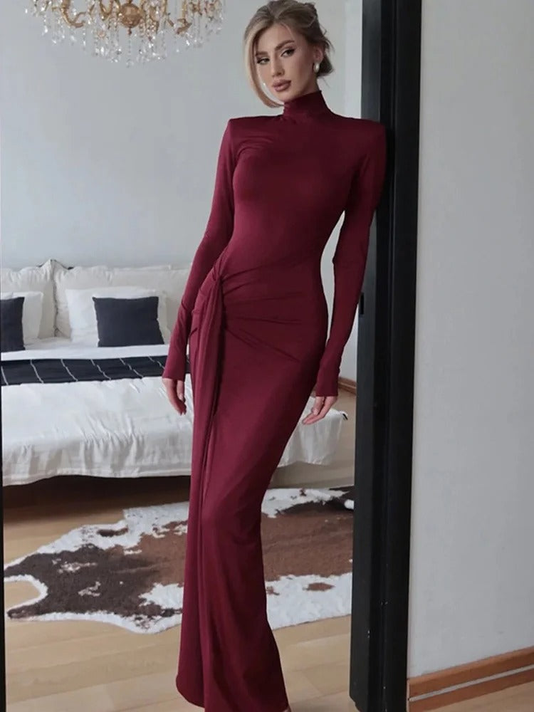 Vestido Longo Vinho com Gola Alta e Drapeado Lateral