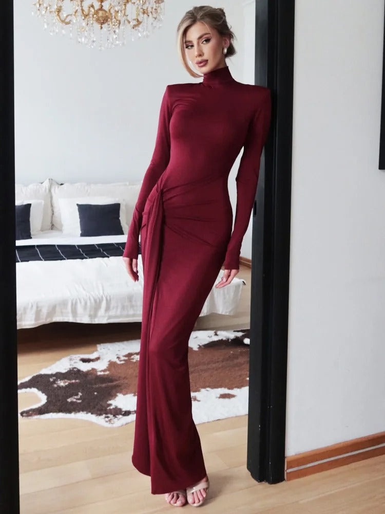 Vestido Longo Vinho com Gola Alta e Drapeado Lateral