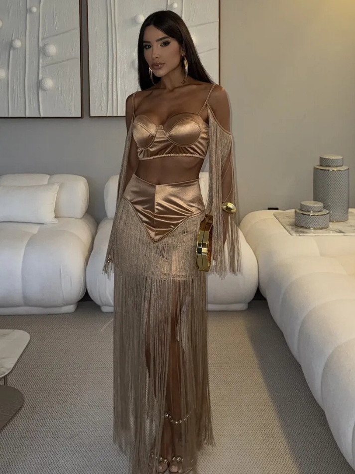 Conjunto Milos Dourado Luxo com Cropped Estruturado e Saia Longa de Franjas