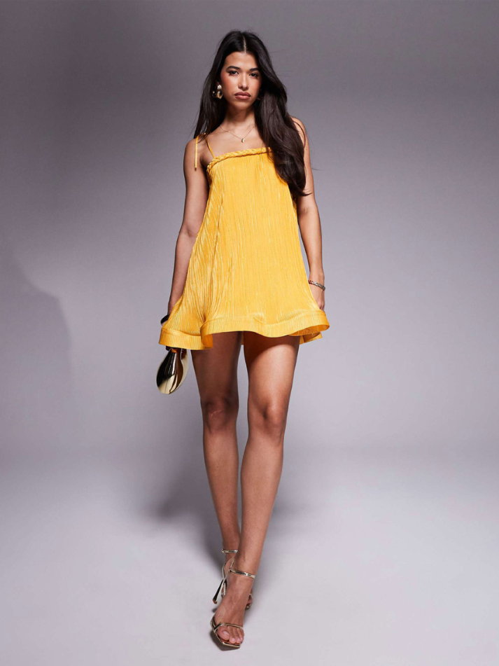 Vestido Curto Plissado Golden Hour - Moda Festa l  CAROL ESPAÇO FASHION
