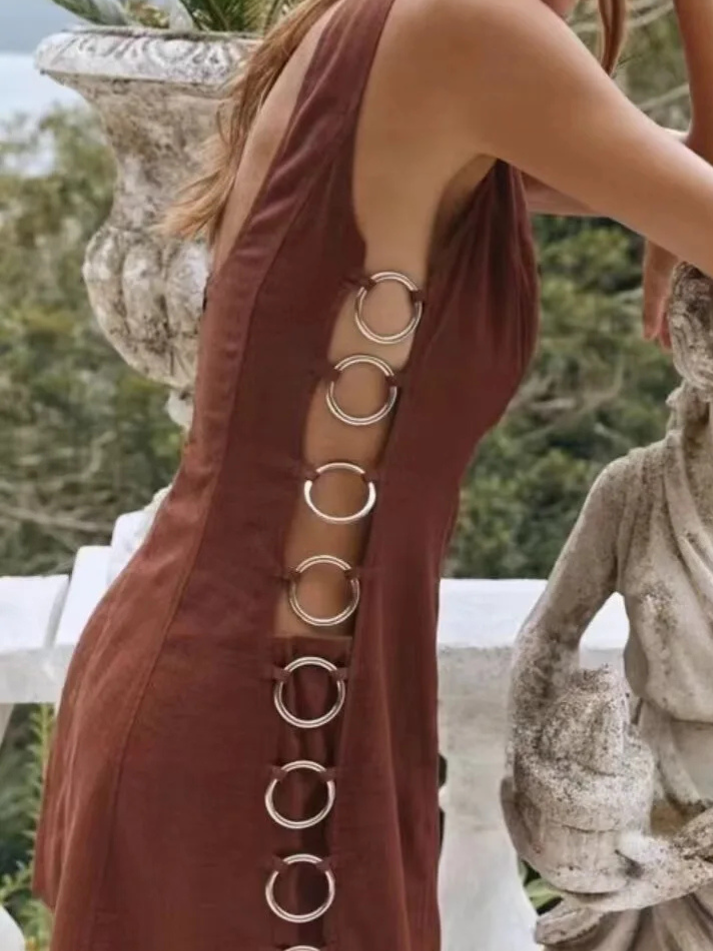 Vestido Curto Argolas Laterais