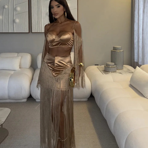 Conjunto Milos Dourado Luxo com Cropped Estruturado e Saia Longa de Franjas