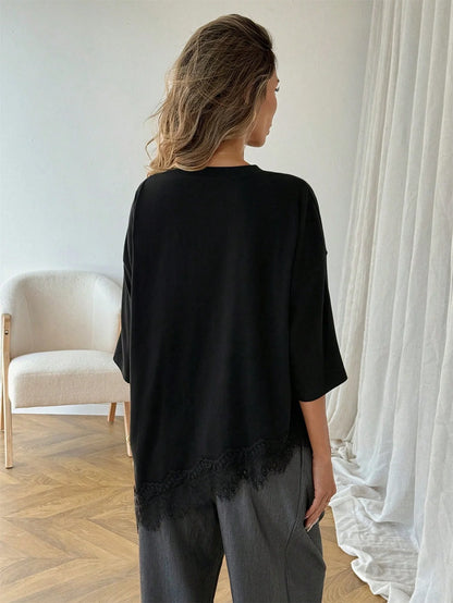 Blusa Feminina Oversized com Renda Assimétrica