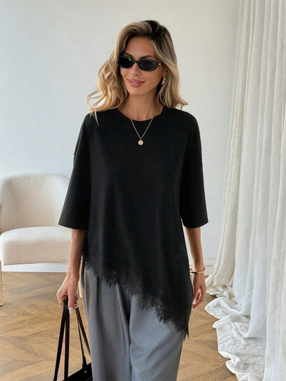 Blusa Feminina Oversized com Renda Assimétrica