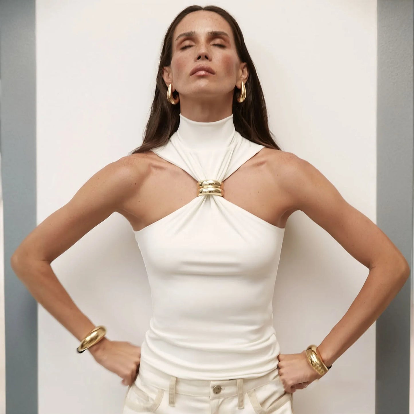 Blusa Gold Gola Alta Nakeds com Detalhe Metálico