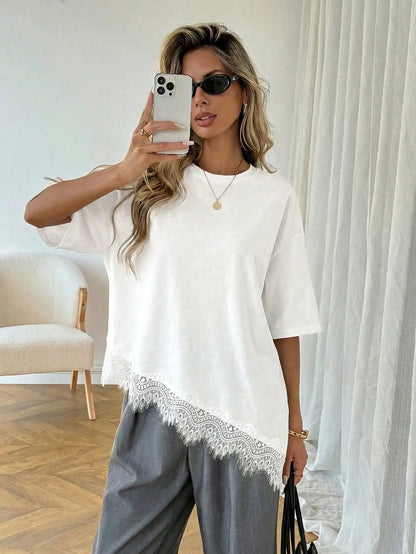 Blusa Feminina Oversized com Renda Assimétrica