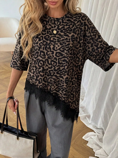 Blusa Feminina Oversized com Renda Assimétrica