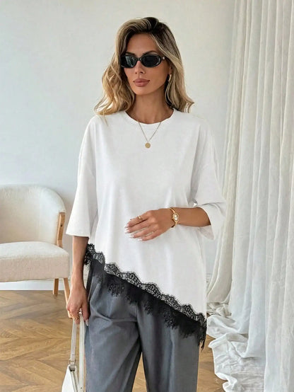Blusa Feminina Oversized com Renda Assimétrica
