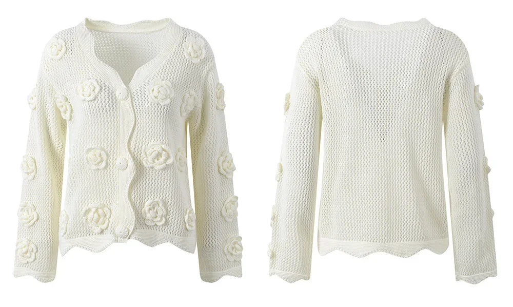 Suéter Branco Tricotado com Flores em Crochê Delicado