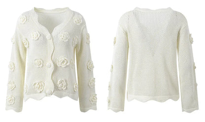 Suéter Branco Tricotado com Flores em Crochê Delicado