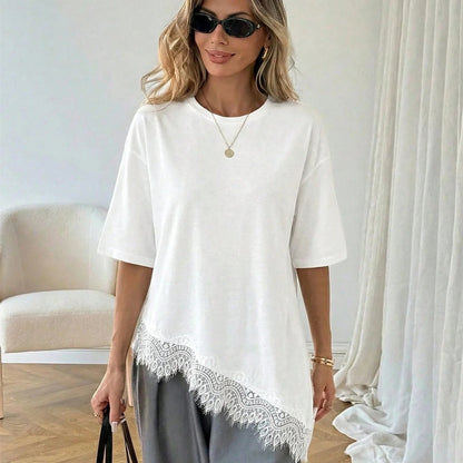 Blusa Feminina Oversized com Renda Assimétrica