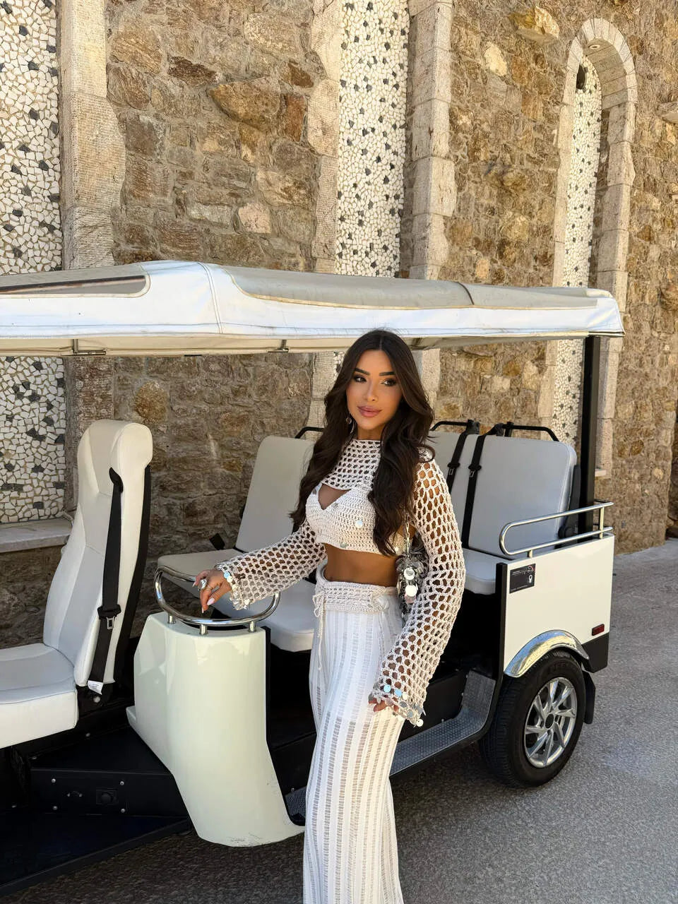 Conjunto Aurora Tricô Artesanal com Top Vazado e Calça Flare Leve