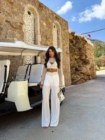 Conjunto Aurora Tricô Artesanal com Top Vazado e Calça Flare Leve