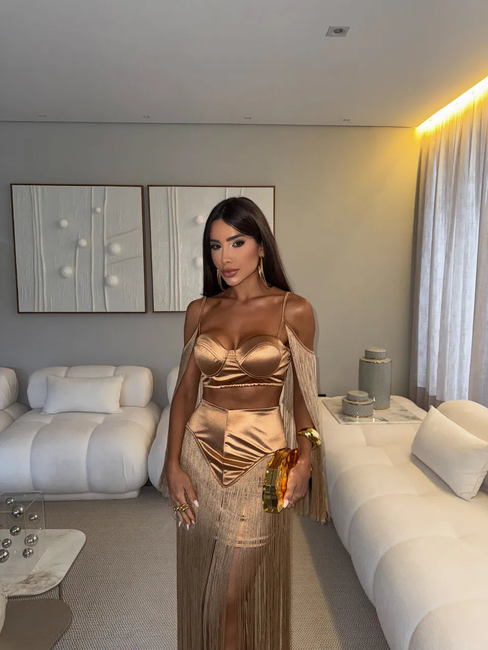 Conjunto Milos Dourado Luxo com Cropped Estruturado e Saia Longa de Franjas