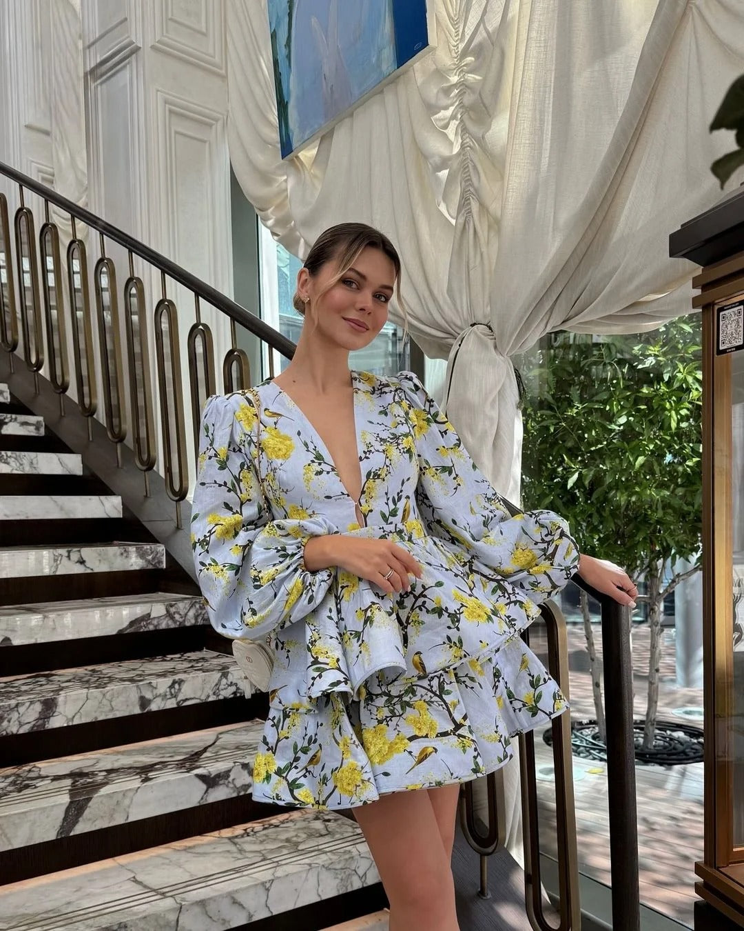 Vestido Curto Floral Babados