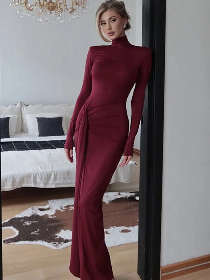 Vestido Longo Vinho com Gola Alta e Drapeado Lateral