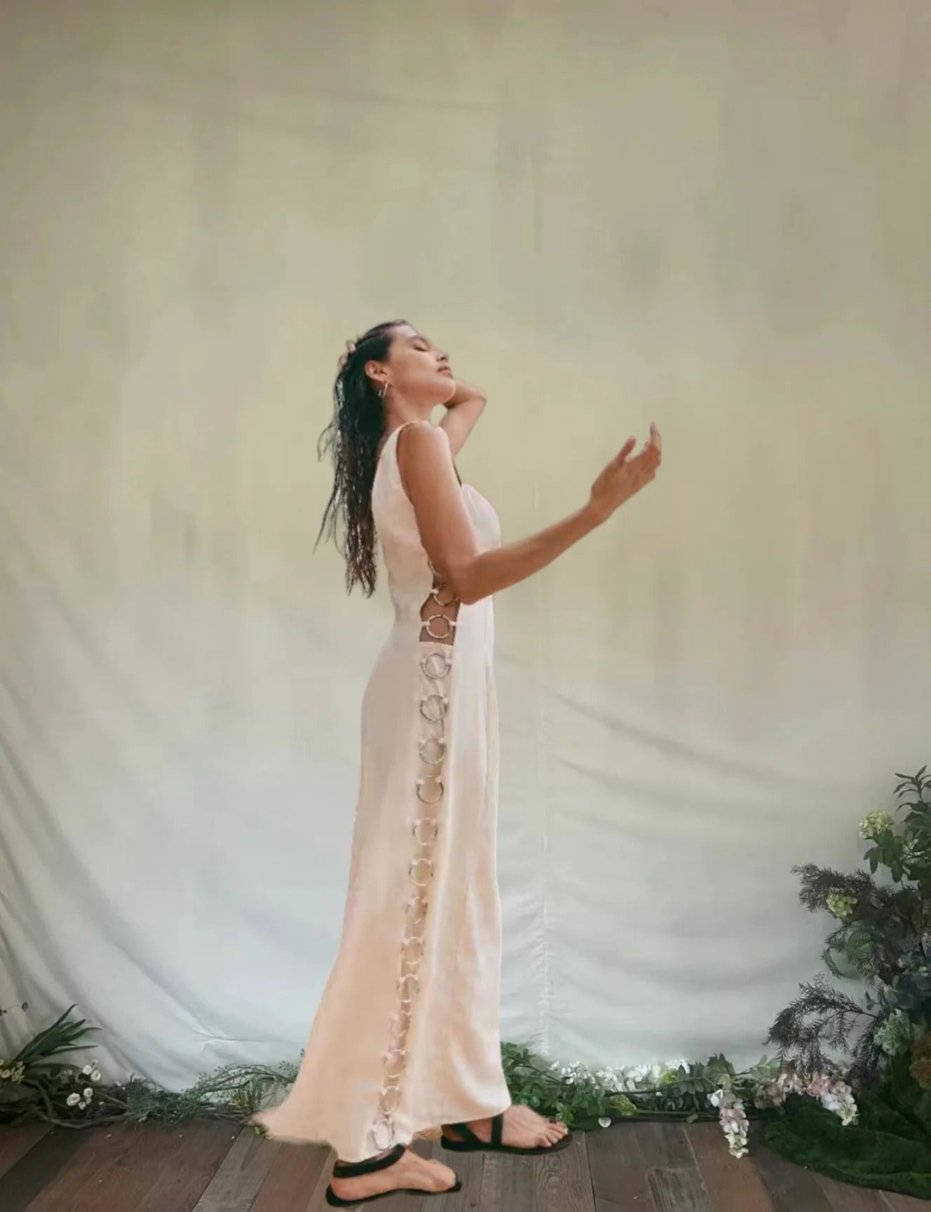 Vestido Longo Argolas Laterais