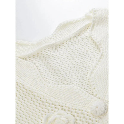 Suéter Branco Tricotado com Flores em Crochê Delicado