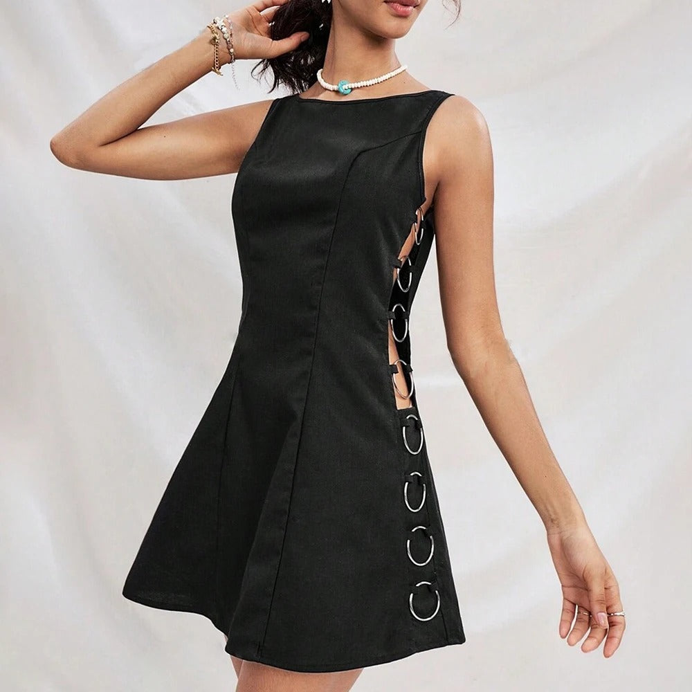 Vestido Curto Argolas Laterais